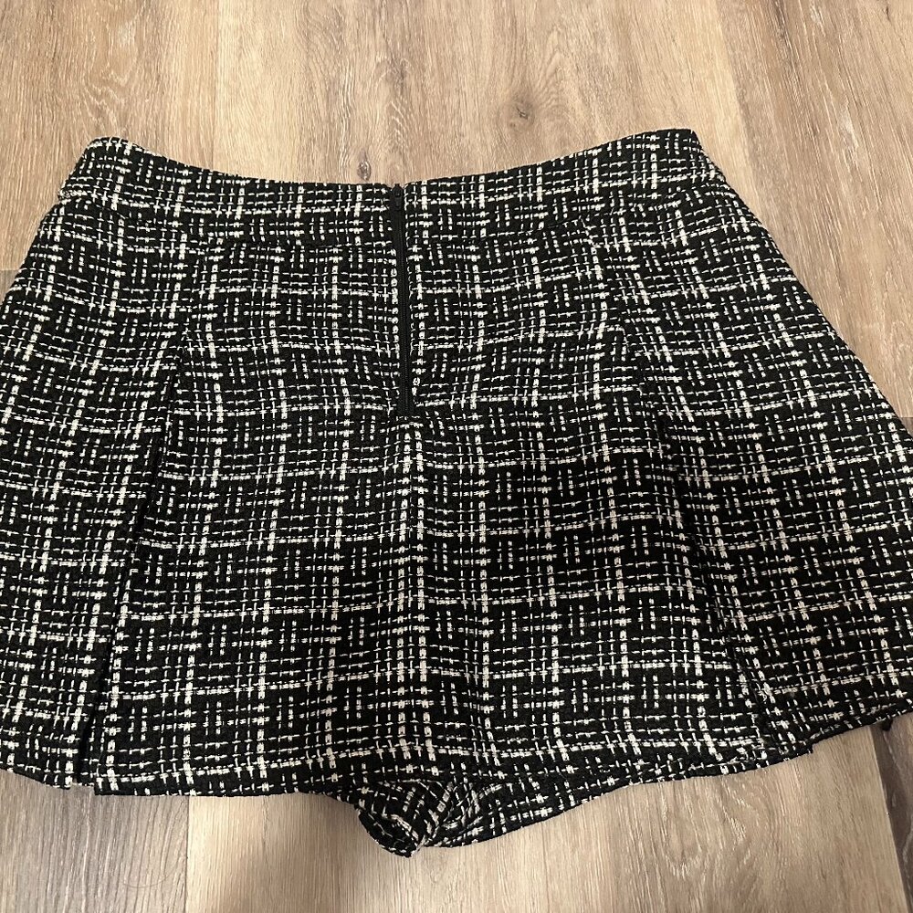 Windsor Black White Skort, Size L, NWT